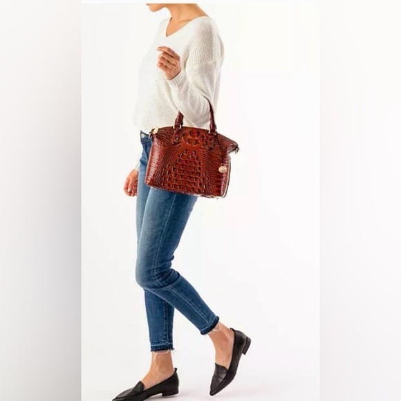 Brahmin Arno handbag in Rouge
Glossy Melbourne small leather bag - Picture 14 of 15